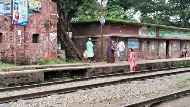 অবহেলায় ঐতিহ্য হারাচ্ছে বেলগাছি রেলওয়ে স্টেশন