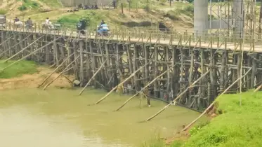 সেতু নির্মাণ কাজে ধীরগতি, দেড় বছরে সেতুর কাজ ৬০ শতাংশ