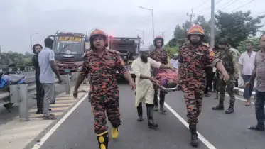 মাওয়া এক্সপ্রেসওয়েতে বাসকে ট্রাকের ধাক্কা, নিহত ১, আহত ১০