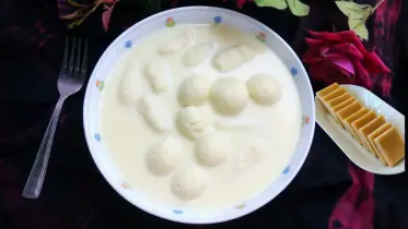 নববর্ষে মিষ্টিমুখের আয়োজন, এবার দোকানে নয়—বাড়িতেই বানান মিষ্টি!