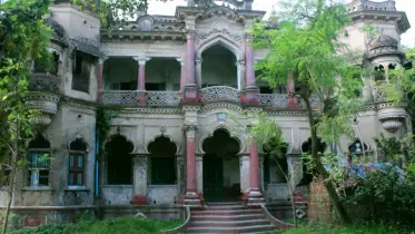 কালের সাক্ষী নরসিংদী পলাশের শতবছরের পুরোনো লক্ষণ সাহার জমিদার বাড়ি