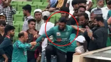 দর্শকের দিকে তেড়ে গেলেন মাহমুদউল্লাহ!