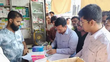 কুমিল্লায় ভ্রাম্যমান আদালতের অভিযান: দুই ফার্মেসীকে ৩০ হাজার টাকা জরিমানা