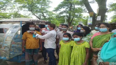 আবারো করোনা সতর্কতা: বিশ্ব গণমানুষের সেবা ফাউন্ডেশন এর উদ্যোগে মাস্ক বিতরণ