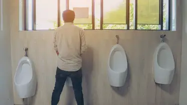 দাঁড়িয়ে প্রস্রাব করলে কী হয়?