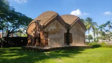ধ্বংসের মুখে চারশ বছরের জোড়বাংলা মন্দির