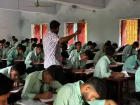 নাটোরে পরীক্ষা কেন্দ্রে ছাত্রদল নেতার প্রবেশ নিয়ে চাঞ্চল্যের সৃষ্টি