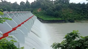 কাপ্তাই বাঁধের পানি চুড়ান্তসীমায়  জলকপাট ফের দেড় ফুট খুলে দিয়েছে 
