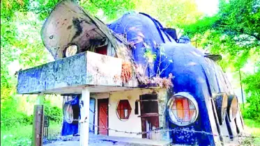 অবহেলায় পড়ে আছে  ১৩২ বছরের ঐতিহ্যের স্মারক