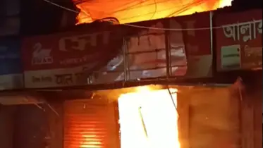 মোহাম্মদপুর কৃষি মার্কেটে আগুন
