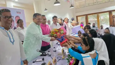 শিক্ষার্থীদের পাশে কৃষক দলের সাধারণ সম্পাদক শহিদুল ইসলাম