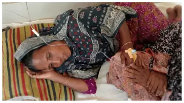 বোমা ছুঁড়ে মারতেই বিকট বিস্ফোরণ, আহত শ্রমিক