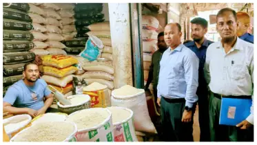 আখাউড়ায় পাটজাত মোড়ক ব্যবহার না করায় চার দোকানিকে অর্থদণ্ড
