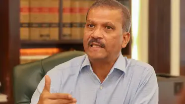 নিজের অবস্থান স্পষ্ট করলেন আসিফ নজরুল