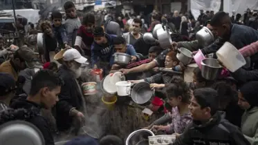 তীব্র খাদ্য সংকটে ২০ লাখ ফিলিস্তিনি: এক টুকরো রুটির জন্য হাহাকার!