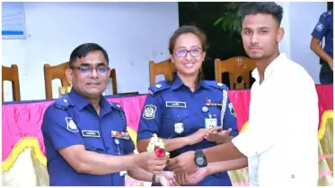 নওগাঁয় ১২০ টাকায় পুলিশে চাকরি পেলেন ৩৬ জন