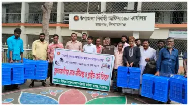 রায়গঞ্জে চাষীদের মাঝে মৎস্য উপকরণ বিতরণ 