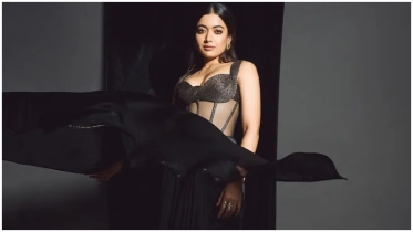 রাশমিকা মান্দানা দেখালেন, শাড়িও হতে পারে গ্ল্যামারাস ও আধুনিক