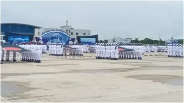নৌবাহিনীর এ-২০২৫ ব্যাচের ৪৬৩ নবীন নাবিকের শিক্ষা সমাপনী কুচকাওয়াজ অনুষ্ঠিত