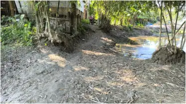 রাস্তার করুণ অবস্থা দেখে বিয়ে দিতে চায় না যে গ্রামের ছেলেমেয়েদের