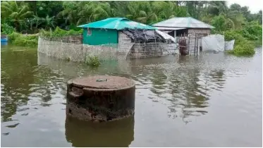ঘূর্ণিঝড় ’শক্তির’ দাপটে ও টানা বর্ষণে বাঁশখালীর নিন্মাঞ্চল প্লাবিত 