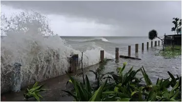 জোয়ারে ডুবে মৃত্যু, দ্বীপে বন্দী হাজারো পরিবার: উত্তাল সাগরের থাবায় কক্সবাজার!