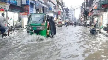 বরিশালে জলাবদ্ধতায় বিপর্যস্ত জনজীবন