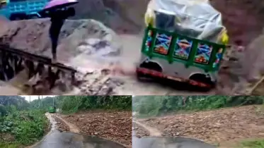 ভারী বৃষ্টিপাতে পাহাড়ধস, বান্দরবান-রুমা সড়ক যোগাযোগ বিচ্ছিন্ন