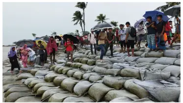 নৌযান বন্ধ, অনিশ্চয়তায় ভর্তি পরীক্ষার্থীরা