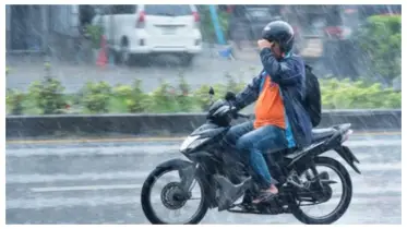 বর্ষায় বাইক চালাচ্ছেন? সাবধান হোন! 