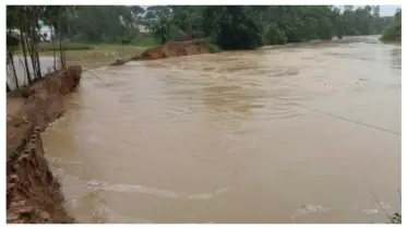 লোহাগাড়ায় খাল ভাঙন: বসতঘরে পানি, বিদ্যুৎ খুঁটির উপর বিপর্যয়