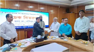 চব্বিশের শহীদদের সম্মানে কুষ্টিয়ায় ১৩ পরিবারকে সম্মাননা ও সঞ্চয়পত্র প্রদান