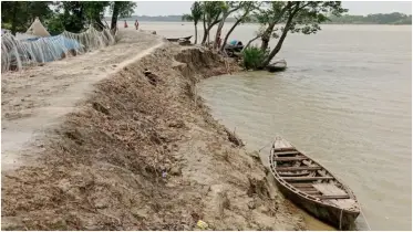 ধসে গেছে জরুরি সুরক্ষা দেওয়া বেড়িবাঁধ, প্লাবন আতঙ্কে ১১ গ্রামের কৃষক