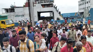 নাড়ির টানে ঘরে ফেরা, দৌলতদিয়া ফেরিঘাটে স্বস্তির যাত্রা
