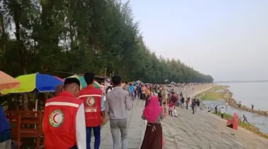 নদী নয়, যেন কক্সবাজার আলেকজান্ডার মেঘনা পাড়ে ঈদের উৎসব