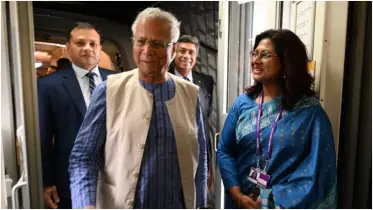 যুক্তরাজ্যে পৌঁছেছেন প্রধান উপদেষ্টা প্রফেসর মুহাম্মদ ইউনূস