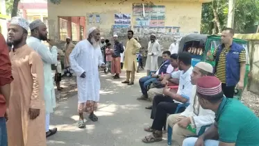পুলিশি পাহাড়ায় জুম্মার নামাজ!
