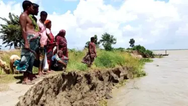 ফরিদপুরে পদ্মার ভাঙনে আতঙ্কে দিন কাটছে মানুষের