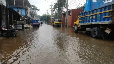 বৃষ্টিতে শহরে জলাবদ্ধতা, নৌযান চলাচল বন্ধ—ট্রলারডুবি