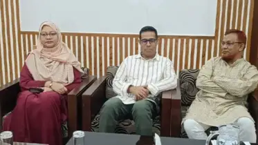 মেহেরপুর জেলাকে একটি মডেল জেলা হিসেবে গড়ে তোলার চেষ্টা করে যাচ্ছি