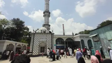 নবাবগঞ্জে ইতিহাসের সাক্ষী সম্রাট জাহাঙ্গীরের আমলের ভাঙা মসজিদ
