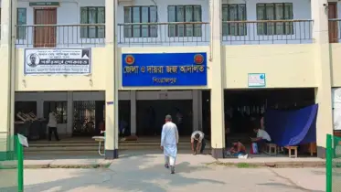 পিরোজপুরে বিচারকের অসৌজন্যমূলক আচরণে আদালত বর্জন 