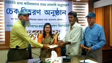 আনোয়ারায় হাতির আক্রমণে ক্ষতিগ্রস্তদের মাঝে চেক বিতরণ