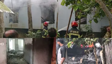 মাদারীপুরে ইতালি প্রবাসীকে হত্যার ঘটনায় শ্বশুরবাড়ি পুড়িয়ে দিয়েছে বিক্ষুব্ধ জনতা
