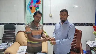 ইউএনও’র রজনীগন্ধা হাতে বদলে গেল খাইরুলের জীবন