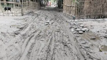 বছরের পর বছর অপেক্ষা, সংস্কারহীন রাস্তায় দুর্ভোগে হাজারো মানুষ
