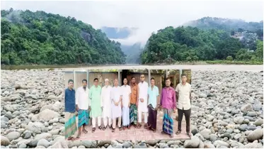 ৪৮ ঘন্টার কর্মবিরতিতে সিলেটে পাথর সংশ্লিষ্ট ব্যবসায়ী মালিক-শ্রমিকরা 