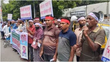 যশোরে এমপিওভুক্তের দাবিতে চার জেলার প্রতিবন্ধী বিদ্যালয়ের শিক্ষক-অভিভাবকদের মানববন্ধন
