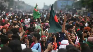 ‘পিছনে পুলিশ আর সামনে স্বাধীনতা’