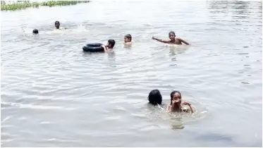 কাউনিয়ায় তীব্র গরমে জনজীবন অতিষ্ঠ